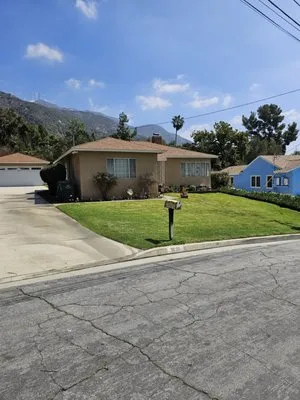 Broncos Landscaping Logo