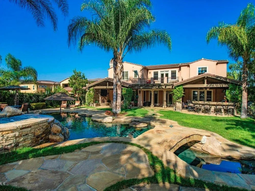 Top-rated yard cleanup service in Moorpark, CA by Brooks Landscape