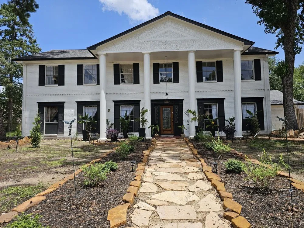 Expert yard cleanup service in Katy, TX by Brooks Landscaping