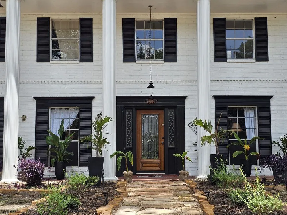 Custom outdoor landscaping with custom design in Katy, TX by Brooks Landscaping