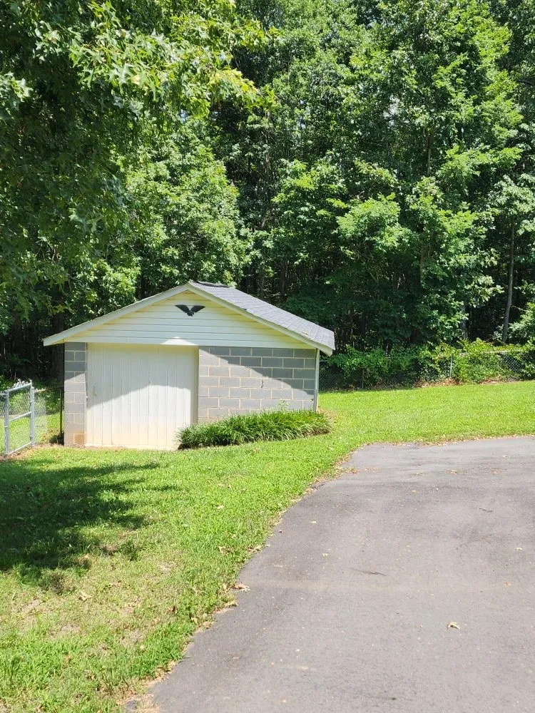 Local yard cleanup service in Lincolnton, NC by Brooks Lawncare