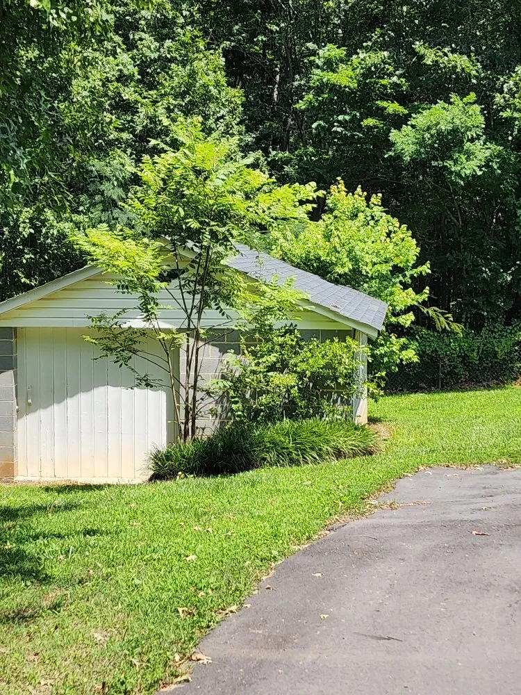 Local lawn mowing service in Lincolnton, NC by Brooks Lawncare