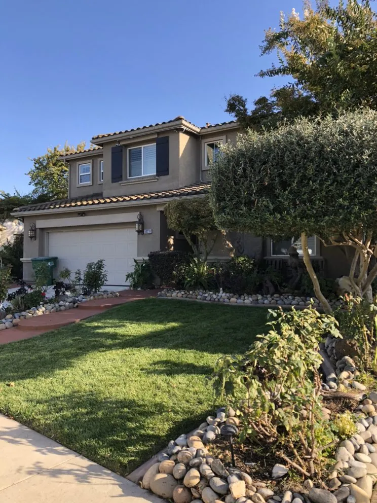 Custom garden landscaping in Stockton, CA by Brookstone