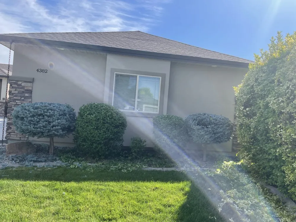 Expert lawn mowing service experts serving Eagle, ID - Brother DS lawncare