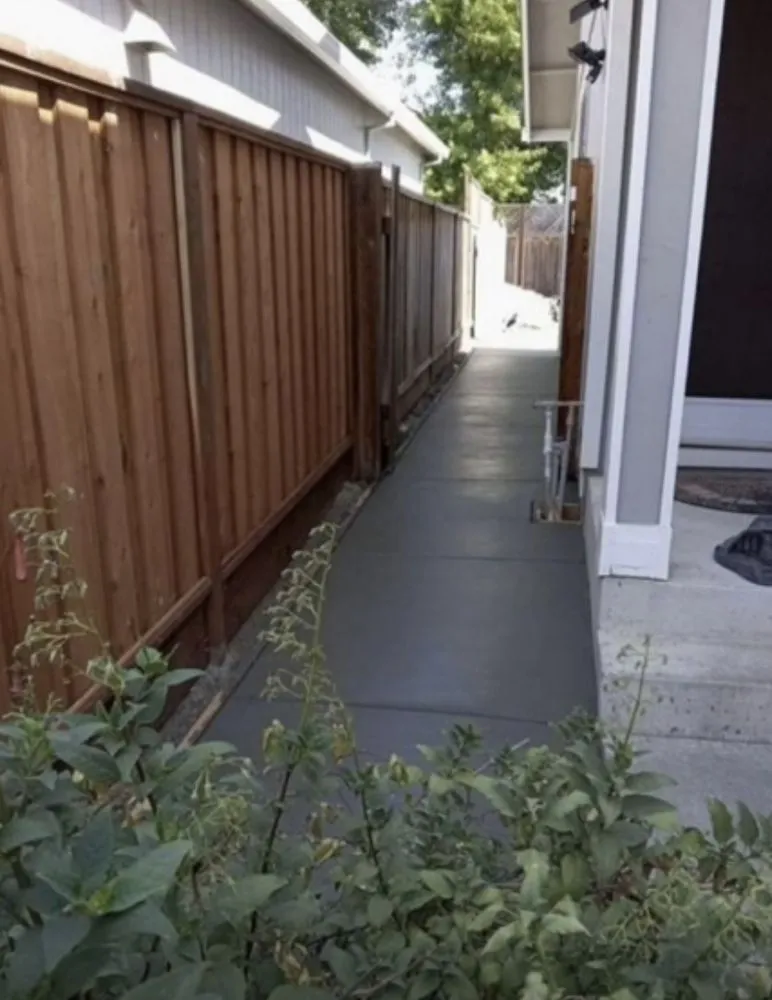 Expert yard cleanup service experts serving Petaluma, CA - Brothers Construction and Lanscaping