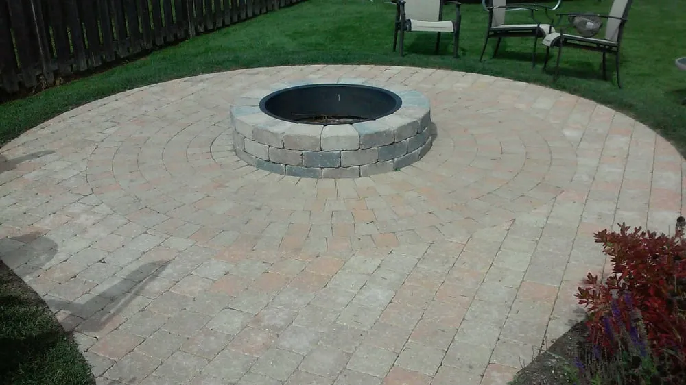 Expert yard maintenance in Carpentersville, IL - Brothers Design and Landscaping