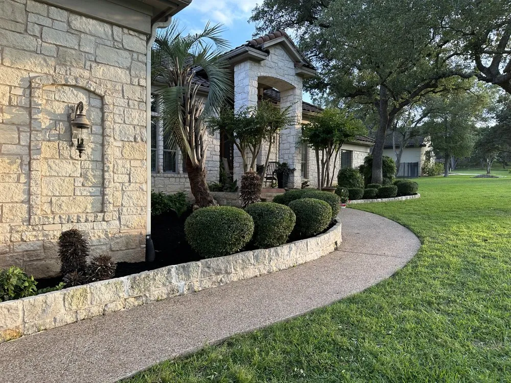 Professional lawn mowing service experts serving Bee Cave, TX - Brothers Gomez Lawn Care Service