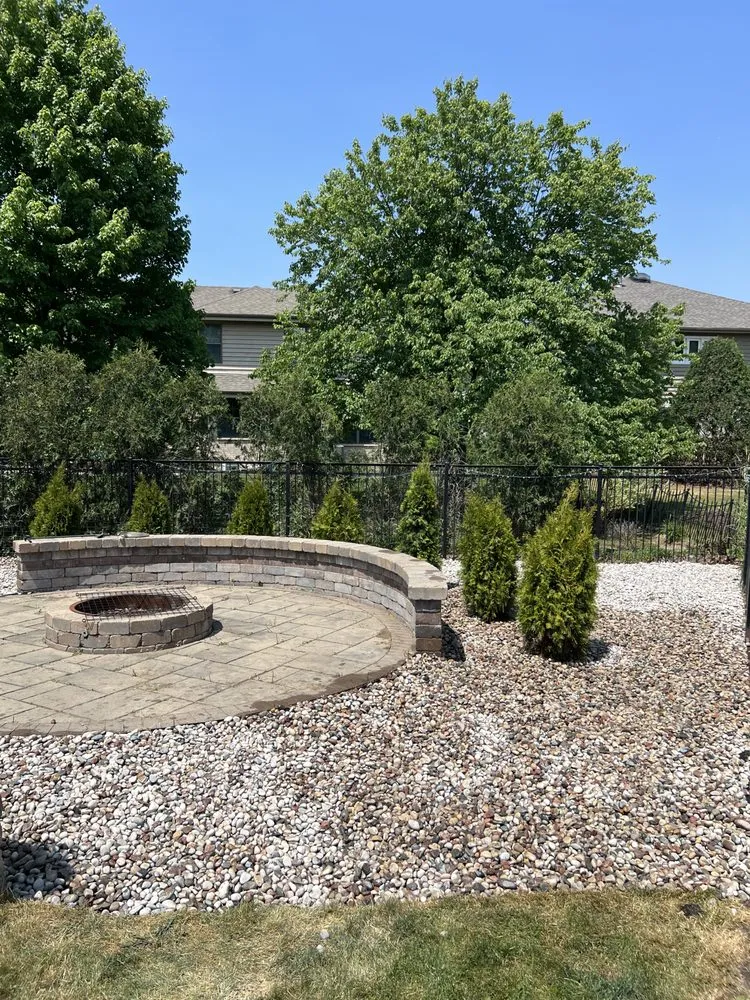 Trusted garden landscaping experts serving Burr Ridge, IL - Brothers Landscaping