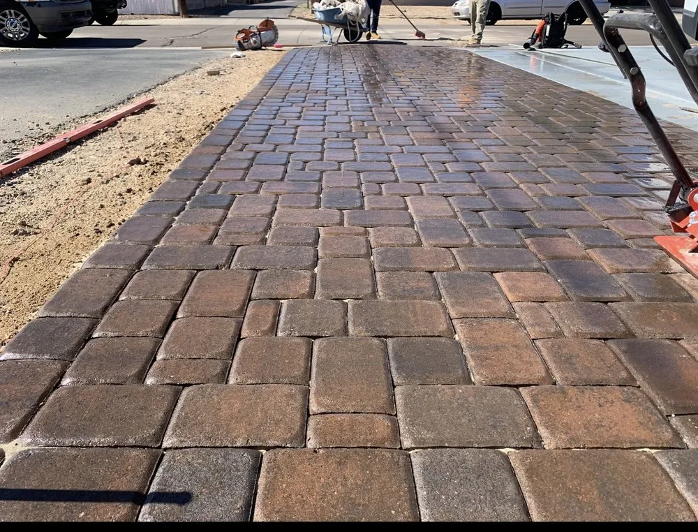 Custom yard maintenance experts serving El Mirage, AZ - Brothers Lanscape