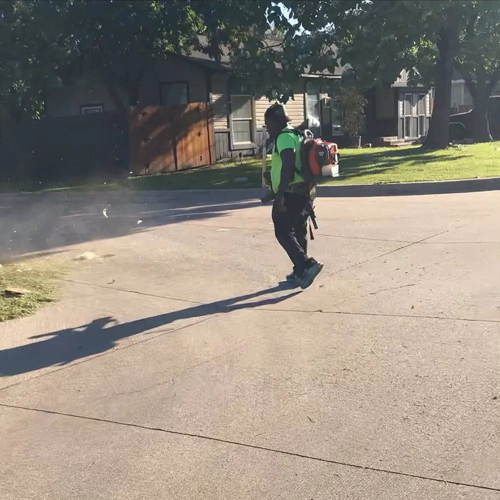 Custom lawn mowing service in Fort Worth, TX - Brothers Lawn & Hauling