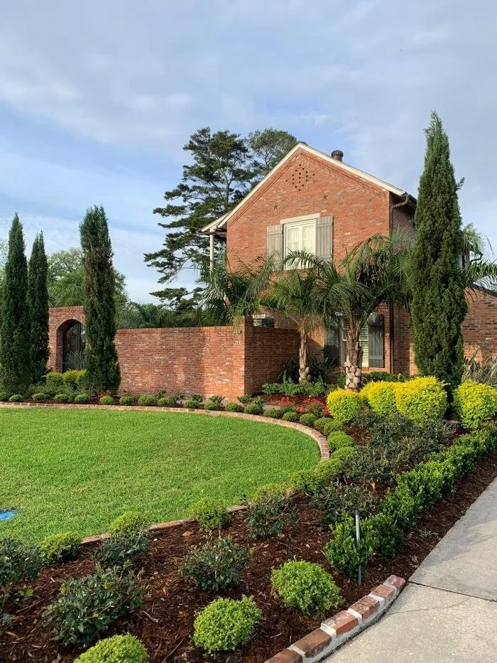 Custom lawn mowing service experts serving Youngsville, LA - Brothers Services