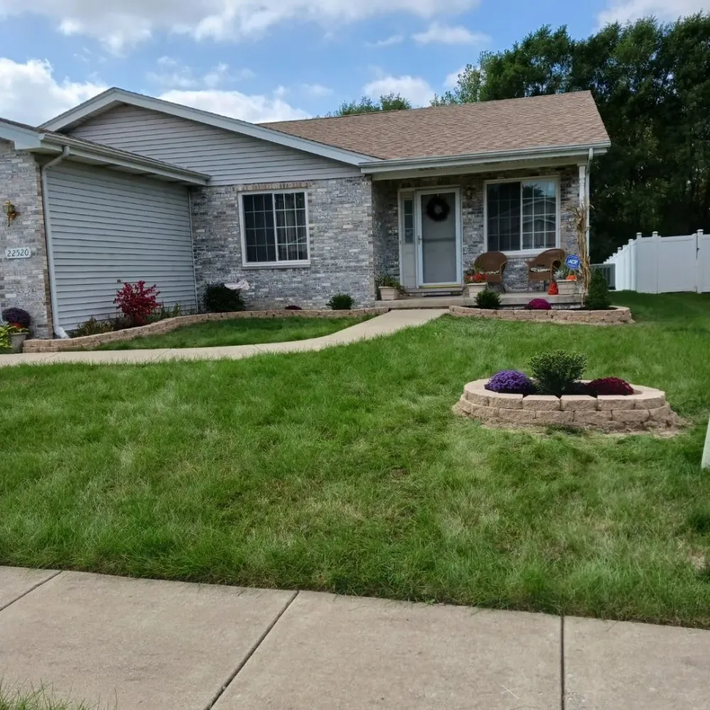 Custom residential landscaping for residential properties in Chicago, IL by Brownish management & maintenance