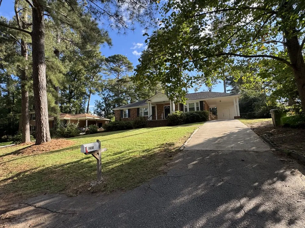 Professional garden landscaping experts serving Columbia, SC - Browns Lawn Care And Landscaping