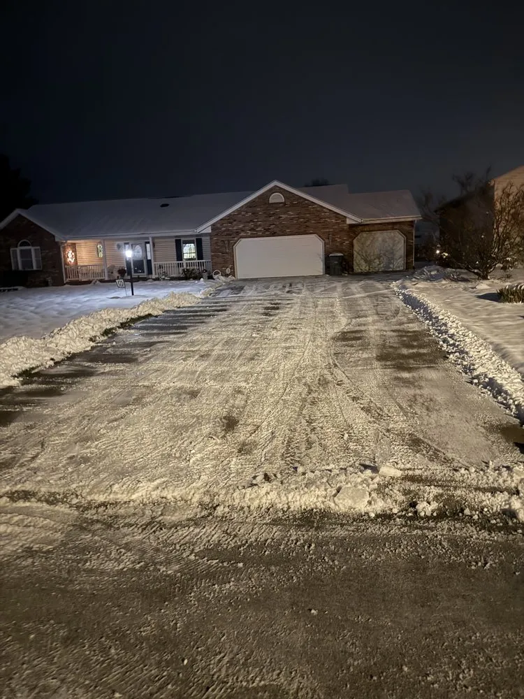 Affordable lawn care service experts serving Brighton, IL - Browns Lawncare