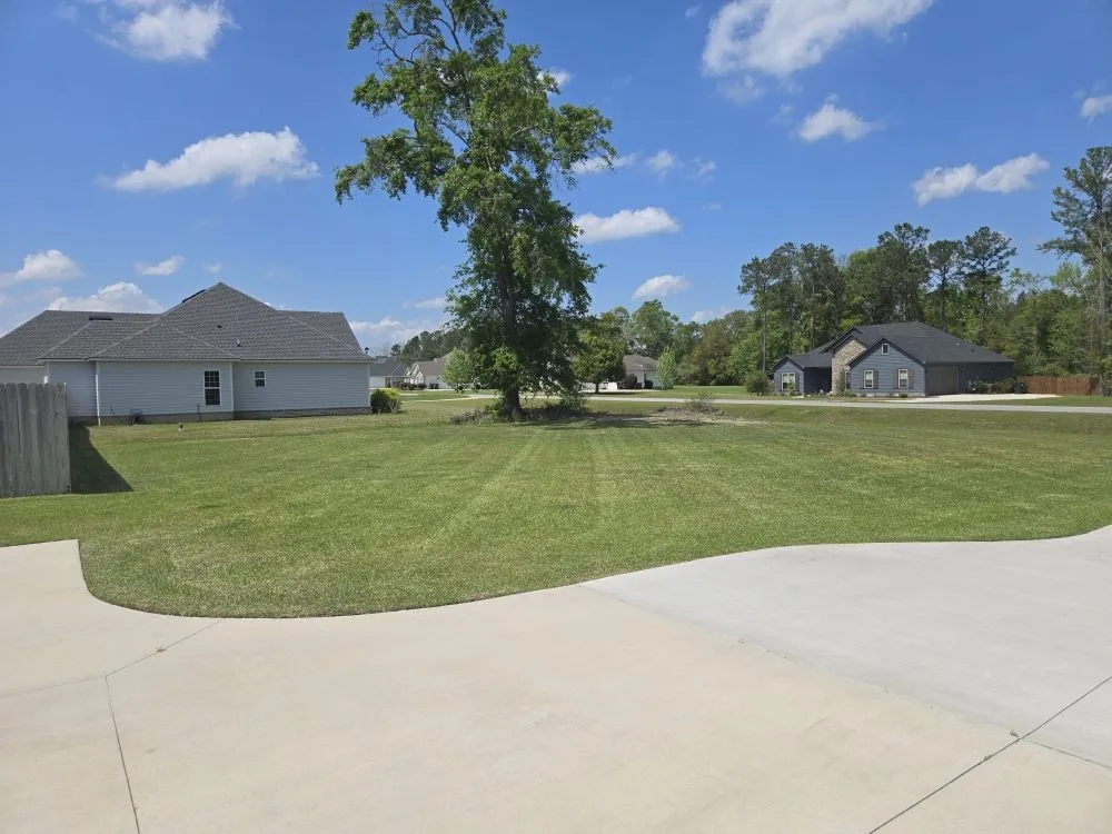 Professional lawn care service experts serving Valdosta, GA - Brown's Quality Lawn Care