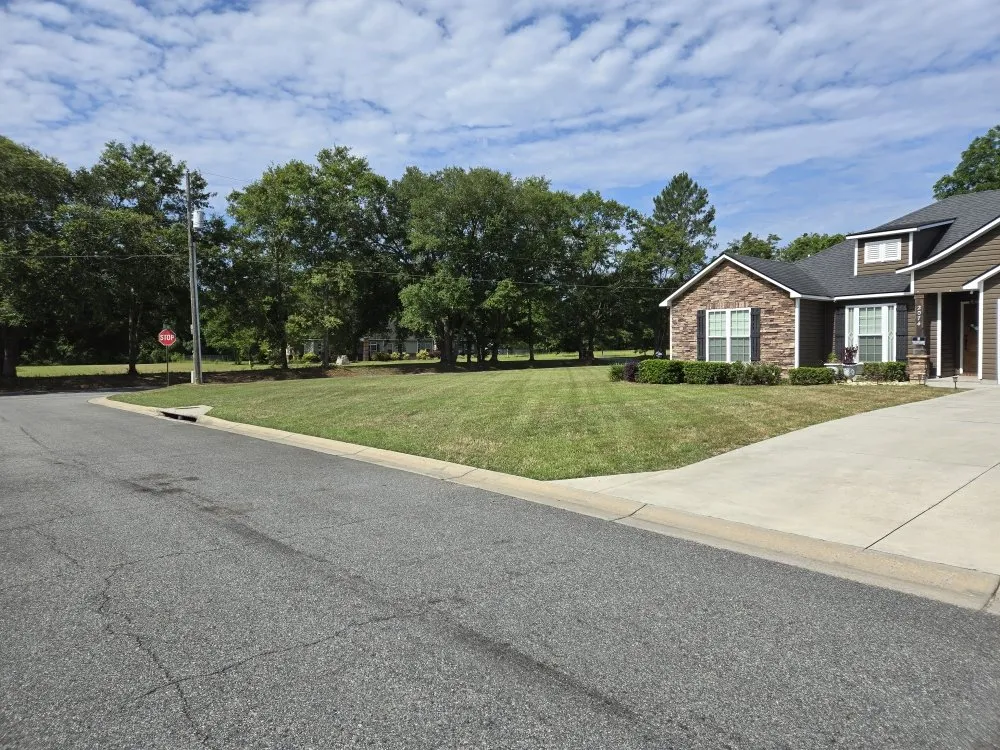 Top-rated lawn mowing service in Valdosta, GA by Brown's Quality Lawn Care