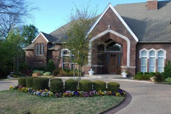 Bruce Landscaping and Maintenance Logo