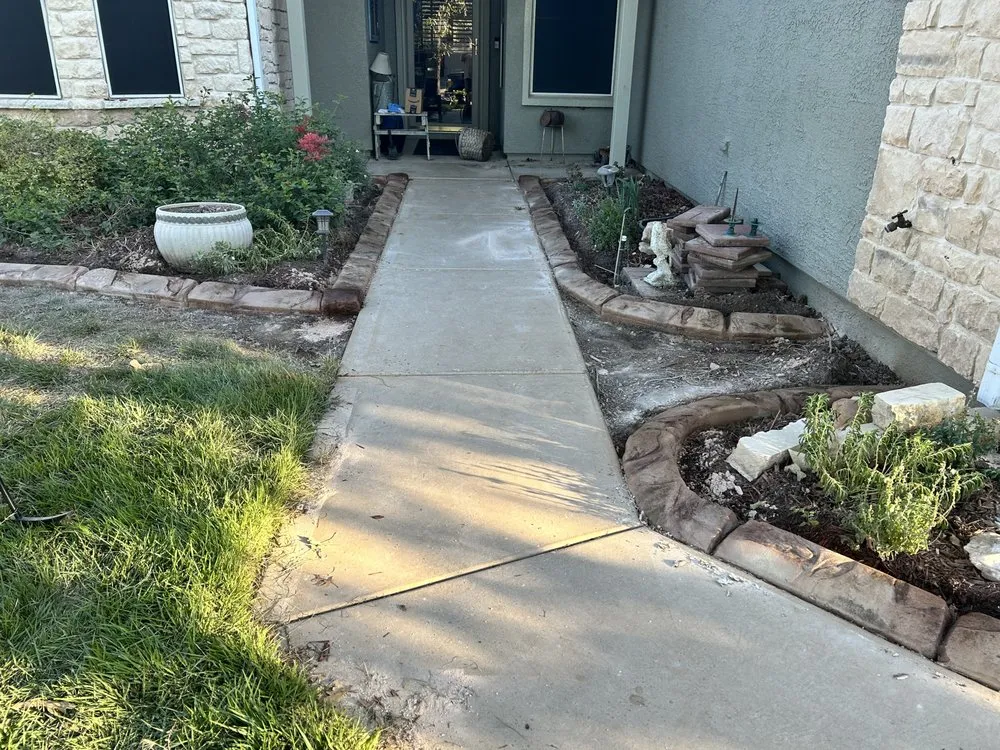 Professional outdoor landscaping experts serving Pleasanton, TX - Brush Country Curbs & Borders