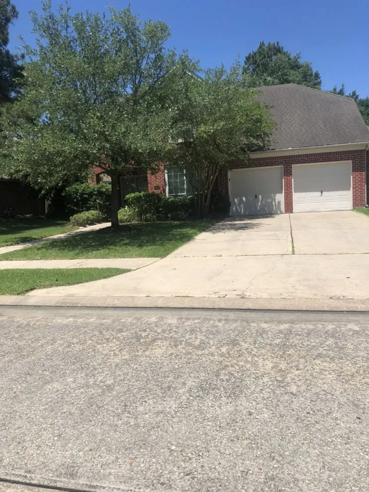 Custom yard cleanup service in Houston, TX by Bryan's Lawn Care & Service