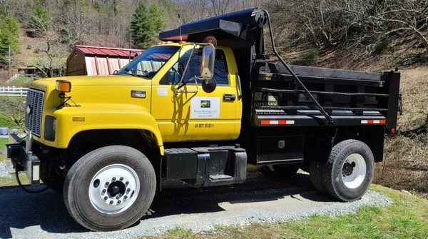 Bryant Hauling Logo