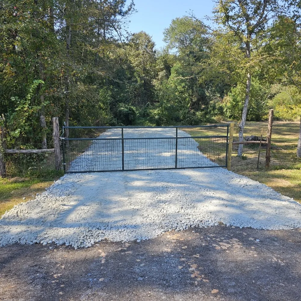 Expert yard maintenance in Huntsville, TX - Bryant land services