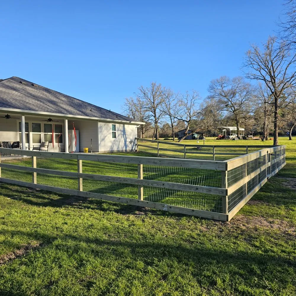 Reliable lawn mowing service in Huntsville, TX by Bryant land services