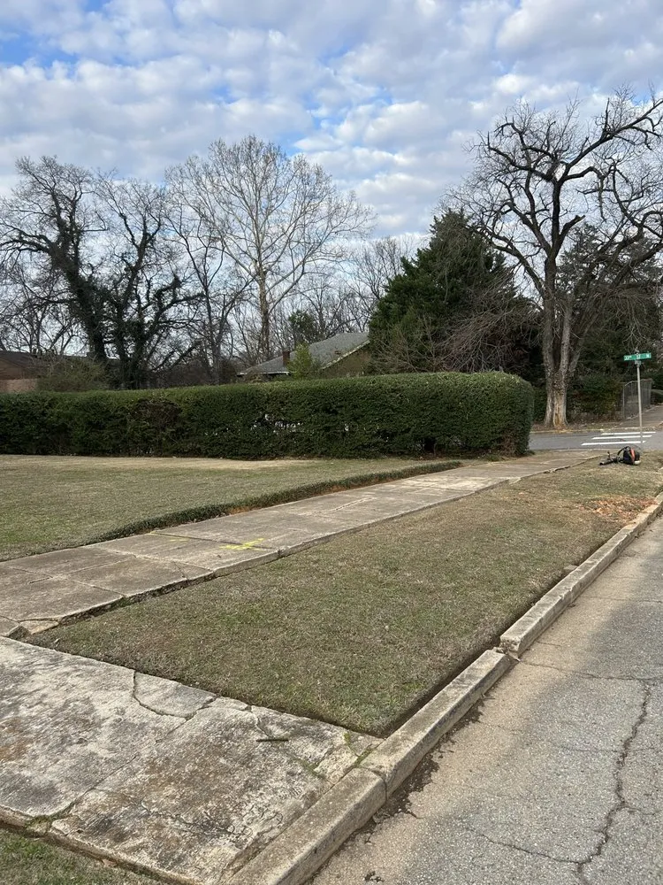 Top-rated lawn care service in Birmingham, AL by Bryant Lawn Service