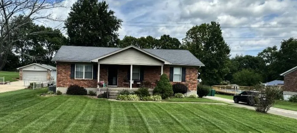 Reliable yard maintenance with custom design across Louisville, KY - Bryant's Best Lawn & Lighting