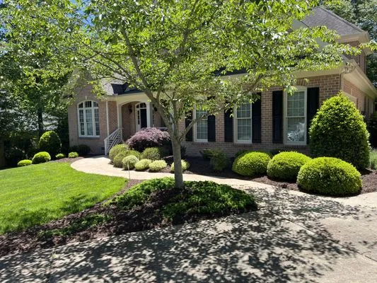 Bryant’s Landscaping Logo