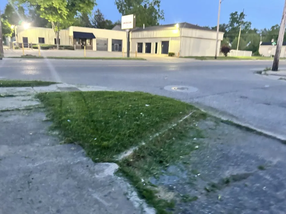 Reliable lawn mowing service in Burton, MI - Bryces Car Interior Lawn And Yard Care Cleaning