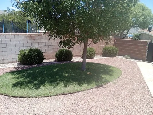 B's Landscaping Logo