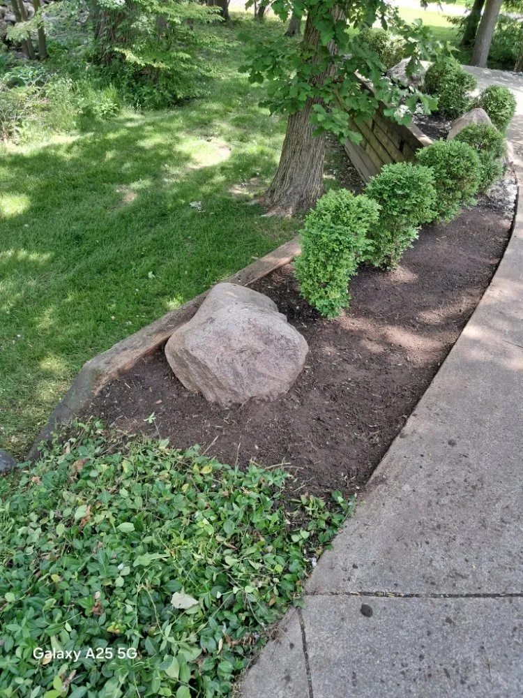 Reliable yard maintenance in Fort Wayne, IN - B&S LANDSCAPING