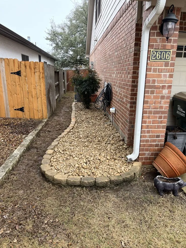 Professional yard maintenance in San Antonio, TX by B’s Landscaping