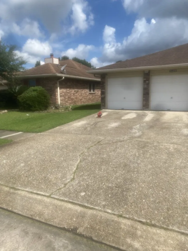 Local lawn care service for homes in Metairie, LA by Bs Lawn Care