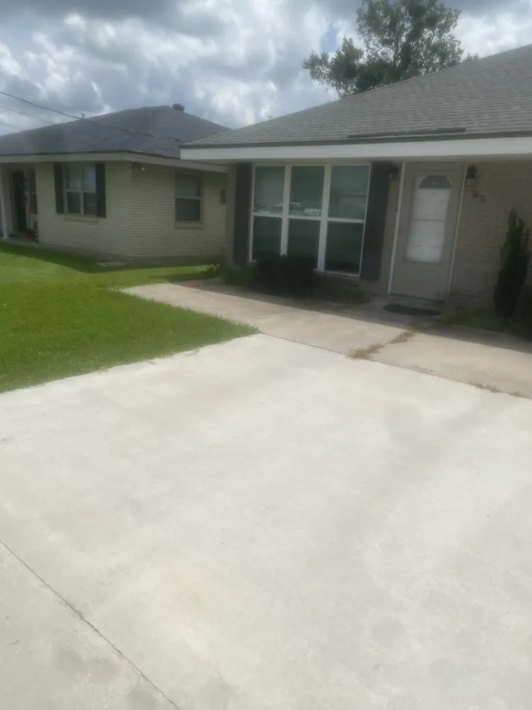 Custom yard cleanup service in Metairie, LA - Bs Lawn Care