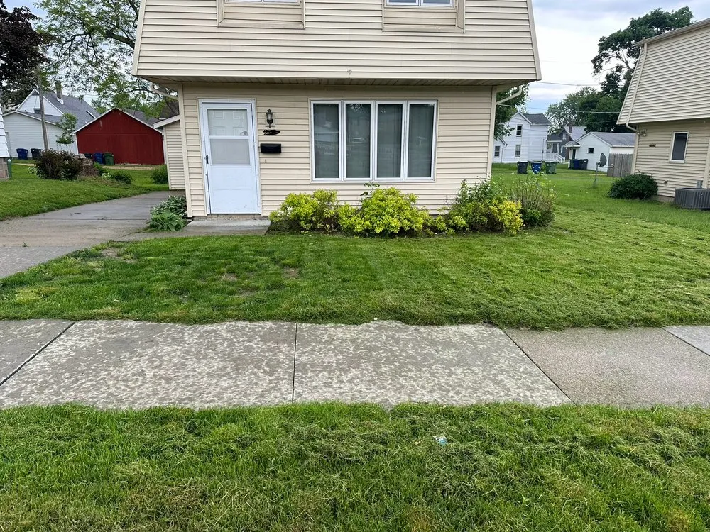 Custom garden landscaping experts serving Clinton, IA - B’s mowing