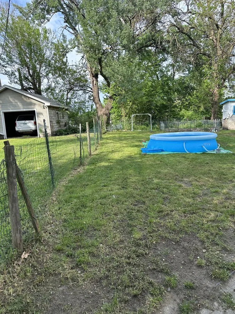 Expert outdoor landscaping in Clinton, IA by B’s mowing