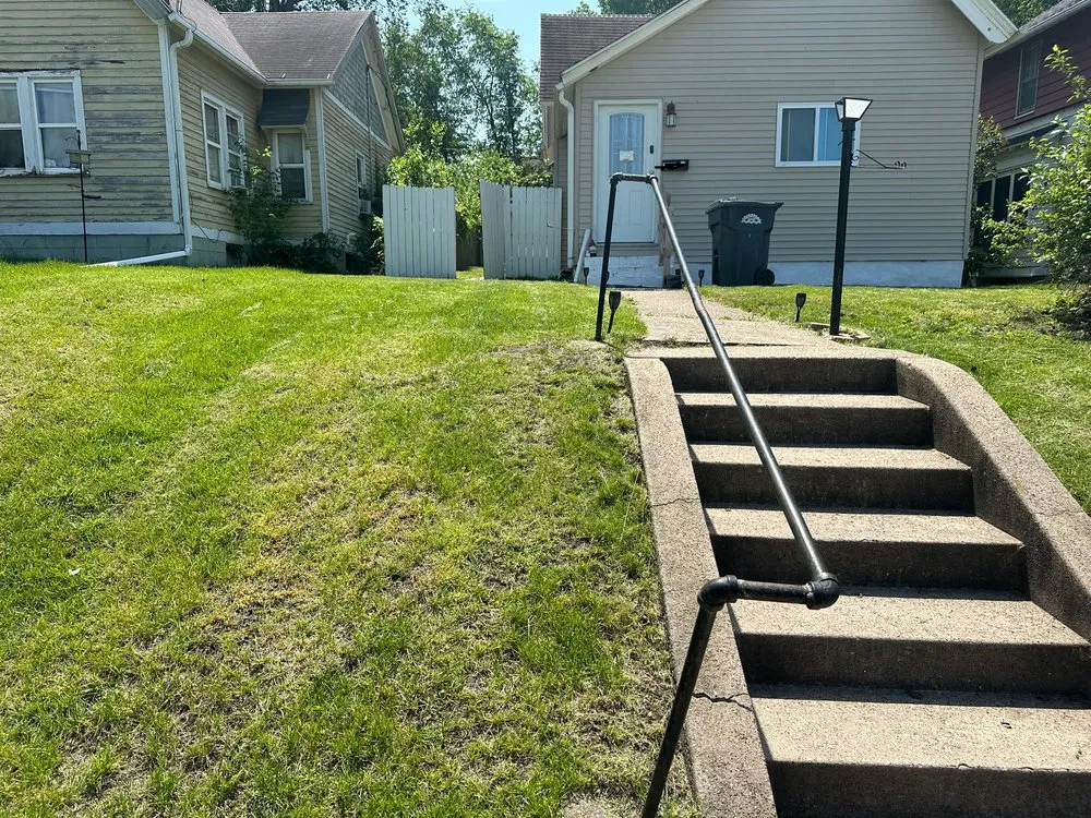 Trusted garden landscaping for year-round maintenance in Clinton, IA by B’s mowing