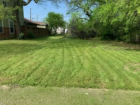 Expert lawn care service experts serving Kennedale, TX - BST Mowing