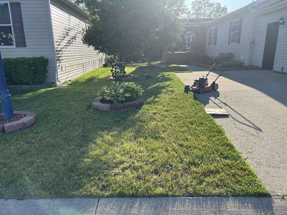 Custom lawn mowing service experts serving Lapeer, MI - B&T Custom Lawn Care