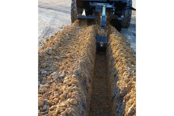 B&T Hydroseeding Logo