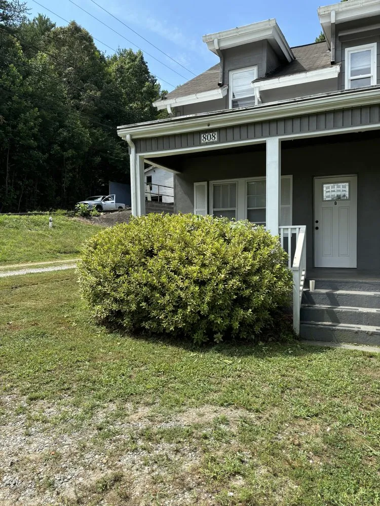 Top-rated garden landscaping experts serving Newton, NC - Bubbas Lawn Care and Handyman