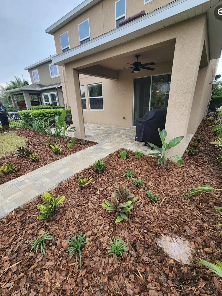 Custom outdoor landscaping in Ruskin, FL - Buckholts Landscape and Maintenance