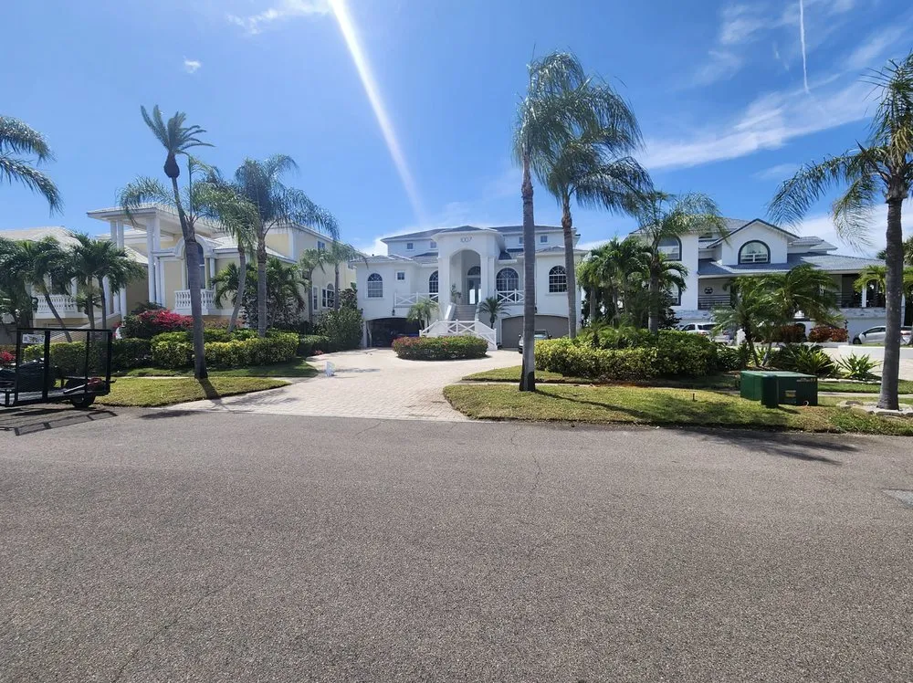 Top-rated landscape design with custom design in Ruskin, FL by Buckholts Landscape and Maintenance