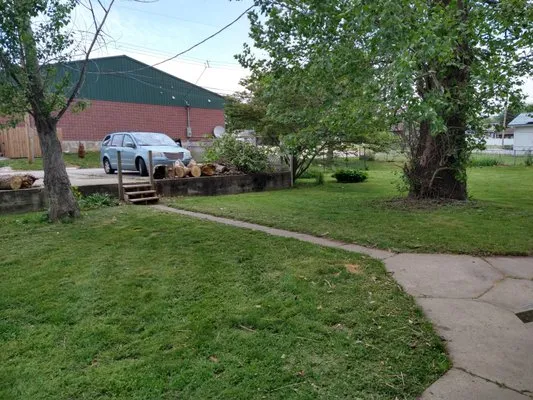 Budget Home & Lawn Care Logo