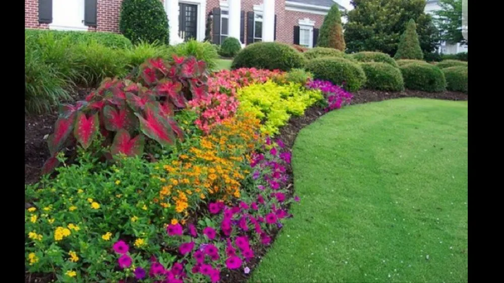 Top-rated yard maintenance with custom design in Denham Springs, LA by Bueche Wackers