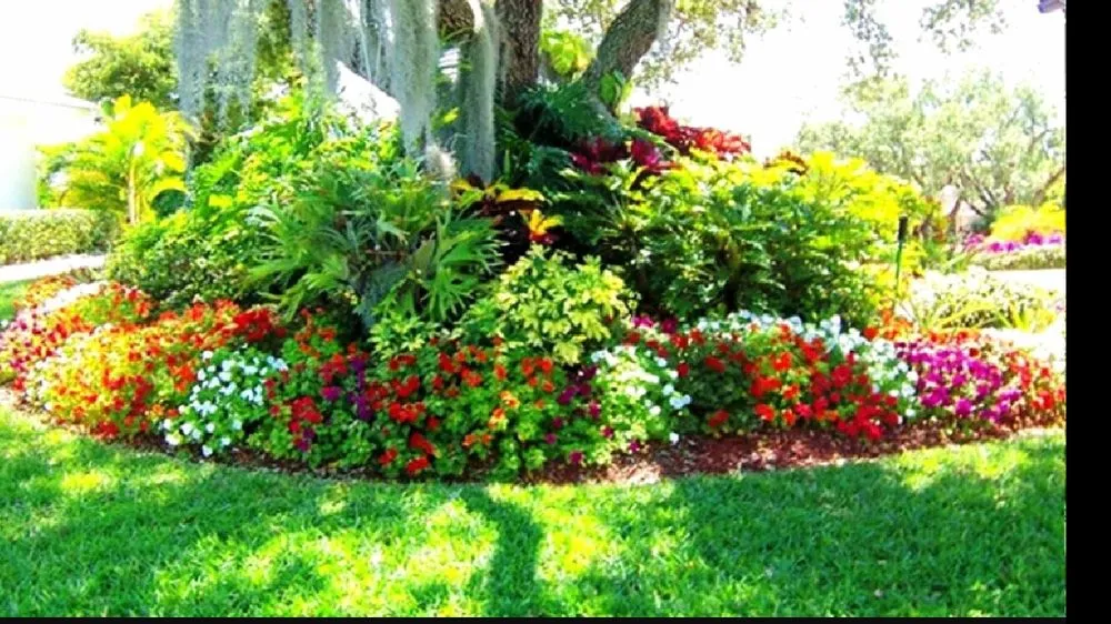 Custom garden landscaping in Denham Springs, LA - Bueche Wackers