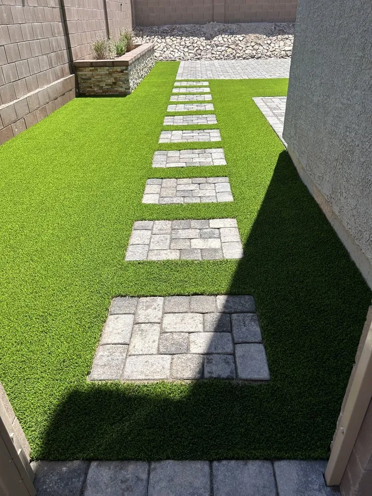 Affordable outdoor landscaping for homes in Tucson, AZ by Bueras Hardscaping & Design