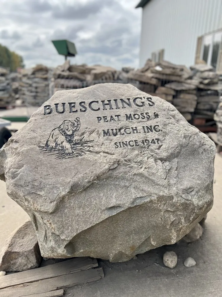 Custom lawn mowing service in Fort Wayne, IN - Buesching's Peat Moss & Mulch