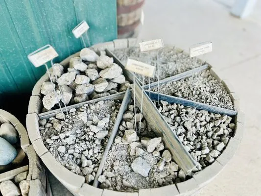 Buesching's Peat Moss & Mulch Logo